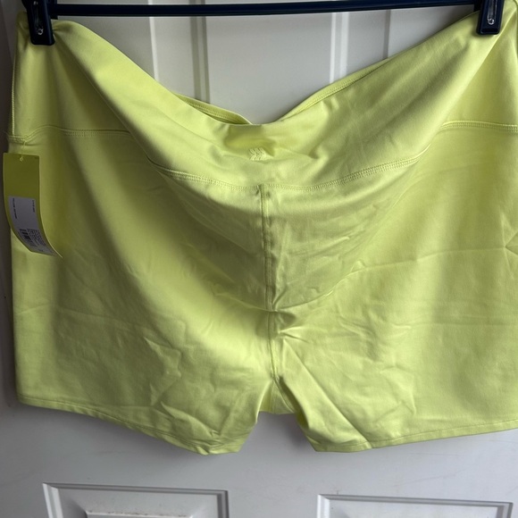 All in motion NWT athletic shorts size 3x yellow - Picture 2 of 7